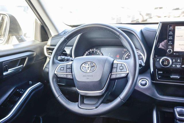 used 2022 Toyota Highlander car, priced at $35,995