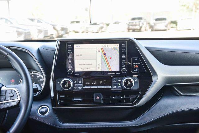 used 2022 Toyota Highlander car, priced at $35,995