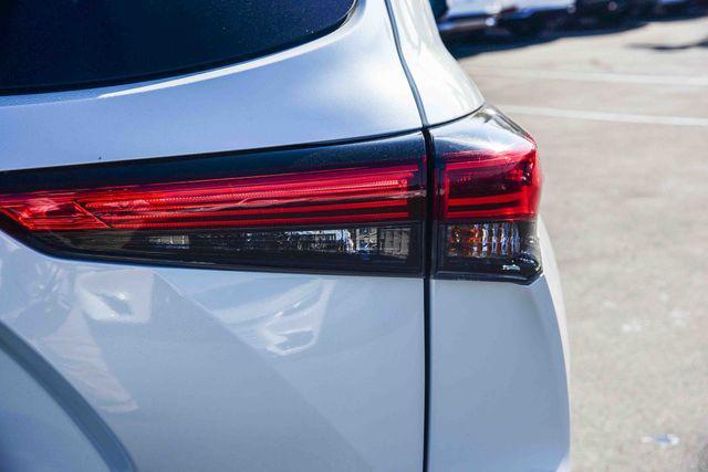 used 2022 Toyota Highlander car, priced at $35,995