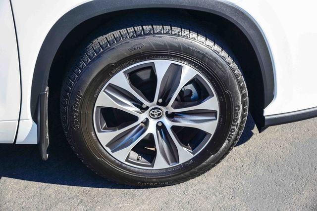 used 2022 Toyota Highlander car, priced at $35,995