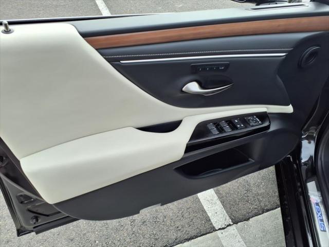 new 2025 Lexus ES 300h car, priced at $49,214