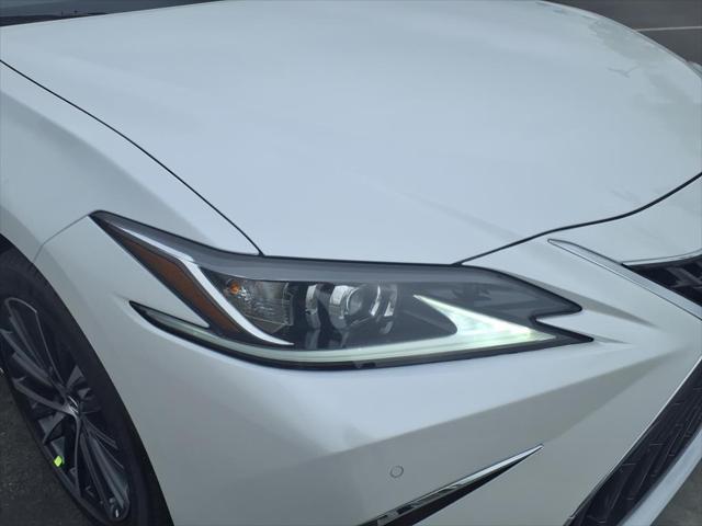 new 2025 Lexus ES 300h car, priced at $49,069