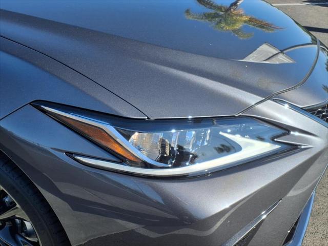 new 2025 Lexus ES 300h car, priced at $52,389