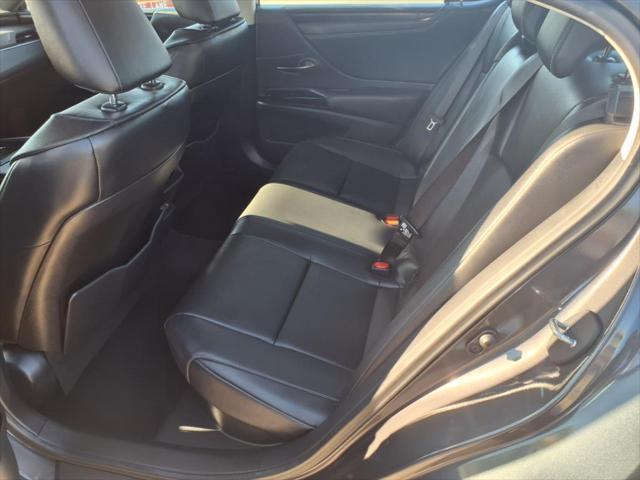 new 2025 Lexus ES 300h car, priced at $52,389
