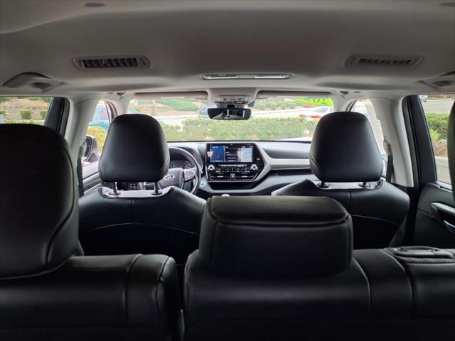used 2020 Toyota Highlander Hybrid car, priced at $32,995