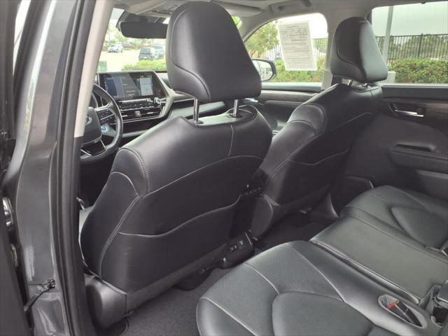 used 2020 Toyota Highlander Hybrid car, priced at $32,995