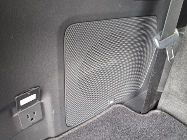 used 2020 Toyota Highlander Hybrid car, priced at $32,995