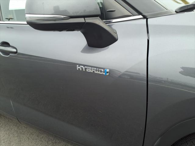 used 2020 Toyota Highlander Hybrid car, priced at $32,995