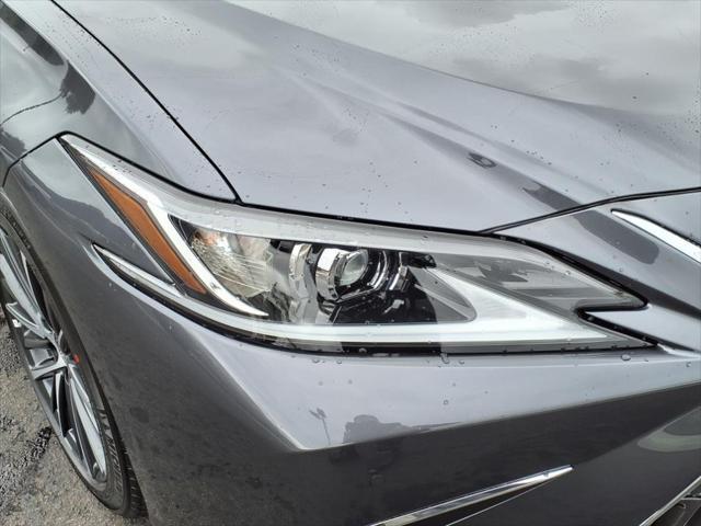 new 2025 Lexus ES 300h car, priced at $49,479