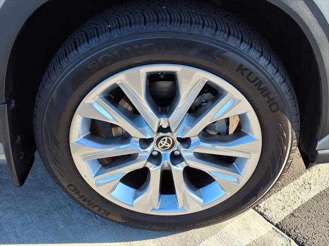used 2022 Toyota Highlander car, priced at $36,495