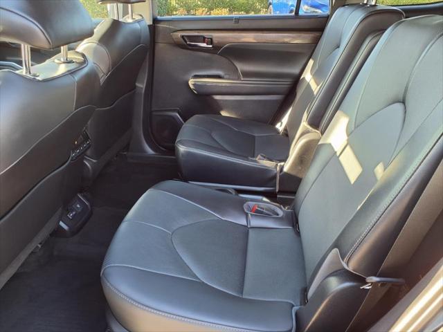 used 2022 Toyota Highlander car, priced at $36,495