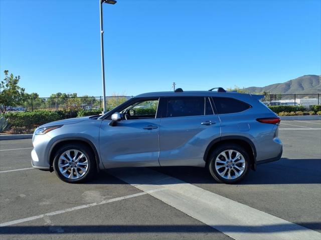 used 2022 Toyota Highlander car, priced at $36,495