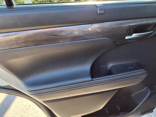 used 2022 Toyota Highlander car, priced at $36,495