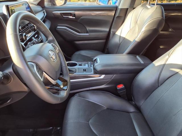 used 2022 Toyota Highlander car, priced at $36,495
