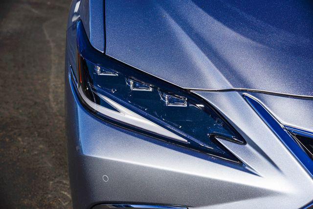 new 2025 Lexus ES 300h car, priced at $57,174