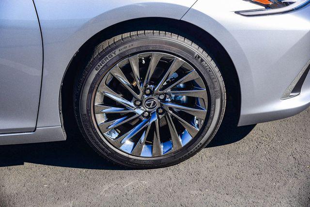 new 2025 Lexus ES 300h car, priced at $57,174