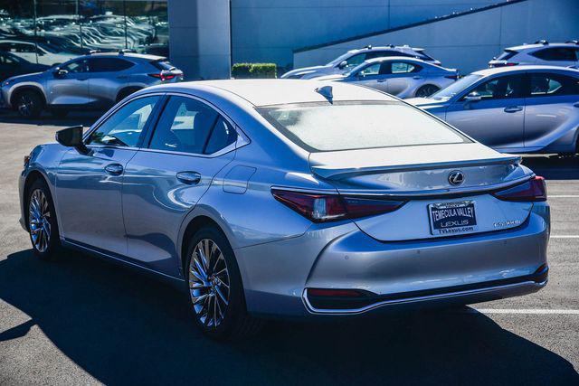 new 2025 Lexus ES 300h car, priced at $57,174