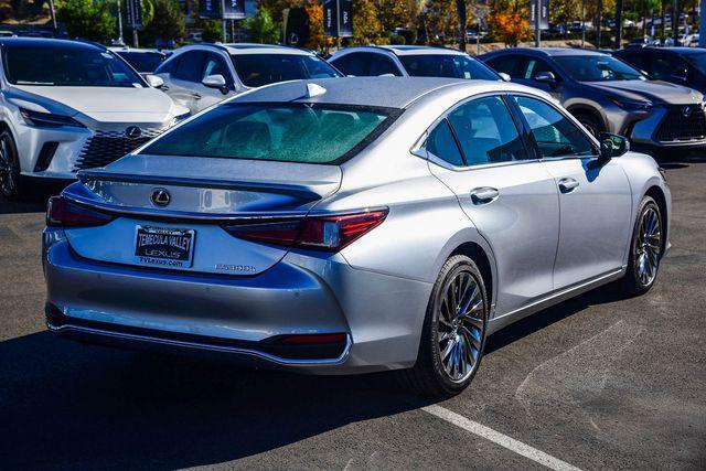 new 2025 Lexus ES 300h car, priced at $57,174