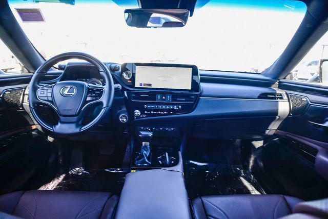 new 2025 Lexus ES 300h car, priced at $57,174
