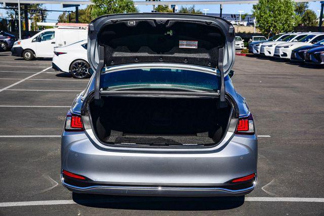 new 2025 Lexus ES 300h car, priced at $57,174