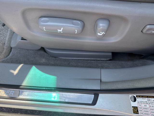 used 2006 Toyota Highlander Hybrid car, priced at $5,000