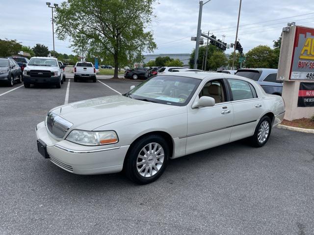 used 2007 Lincoln Town Car car, priced at $8,998