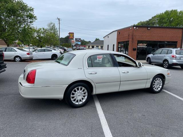 used 2007 Lincoln Town Car car, priced at $9,212