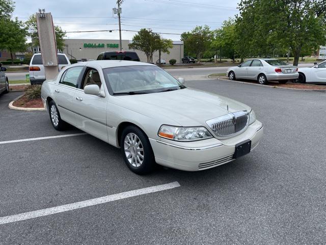 used 2007 Lincoln Town Car car, priced at $9,212