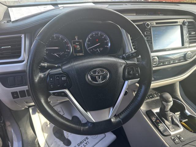 used 2015 Toyota Highlander car, priced at $16,800