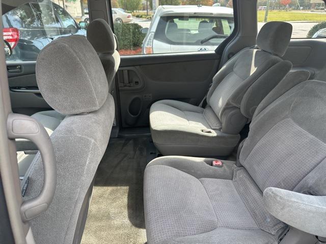 used 2007 Toyota Sienna car, priced at $5,600