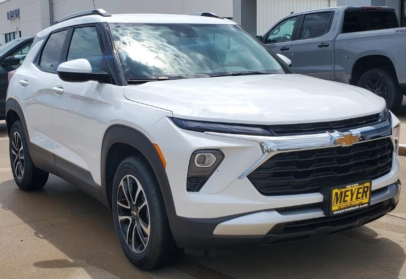 new 2025 Chevrolet TrailBlazer car, priced at $28,470