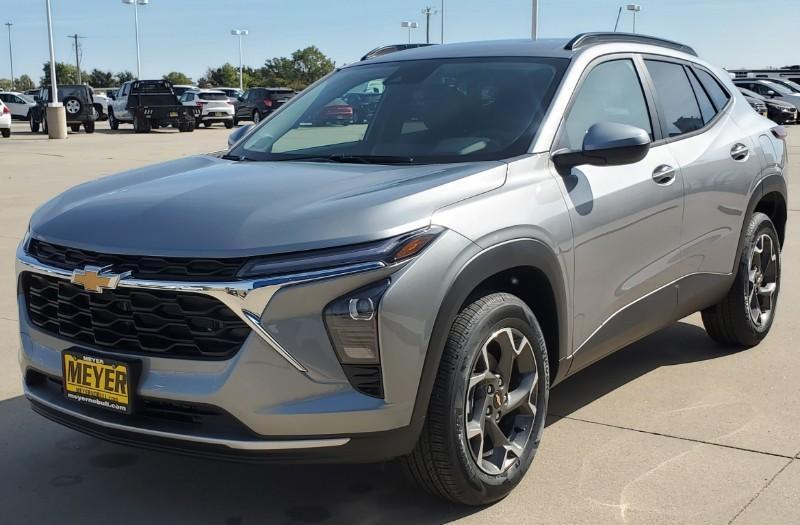 new 2025 Chevrolet Trax car, priced at $25,235