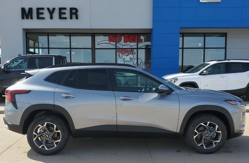 new 2025 Chevrolet Trax car, priced at $25,235