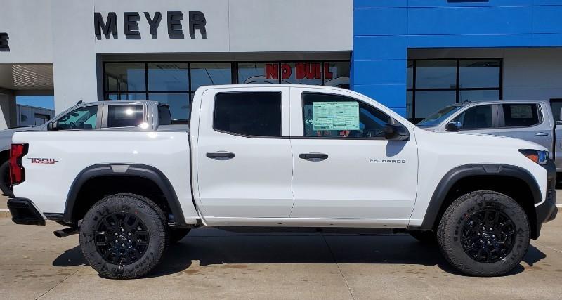 new 2024 Chevrolet Colorado car, priced at $40,995