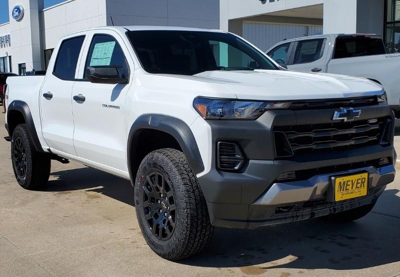 new 2024 Chevrolet Colorado car, priced at $40,995