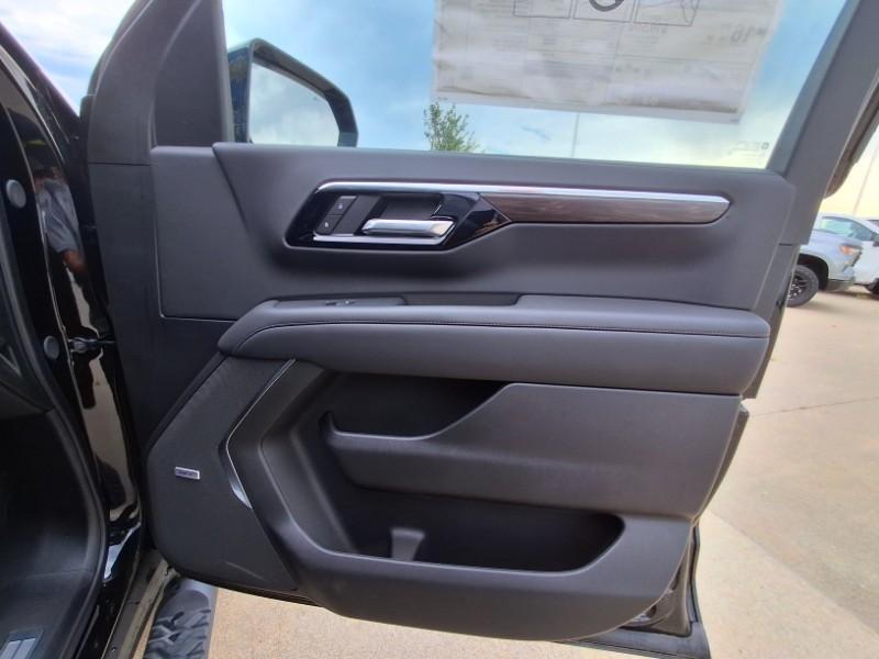 new 2025 Chevrolet Suburban car, priced at $81,495