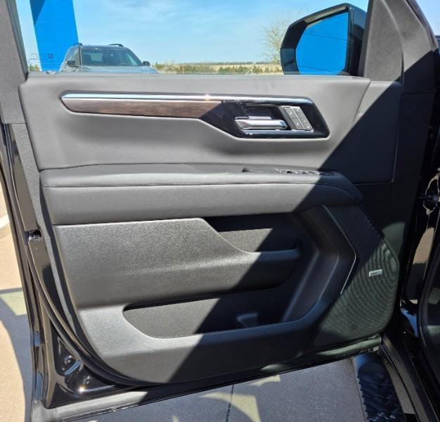 new 2025 Chevrolet Suburban car, priced at $83,930