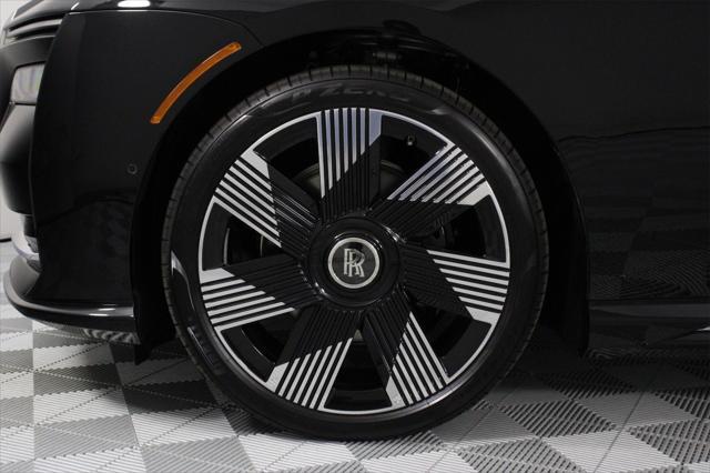 new 2025 Rolls-Royce Spectre car, priced at $518,625