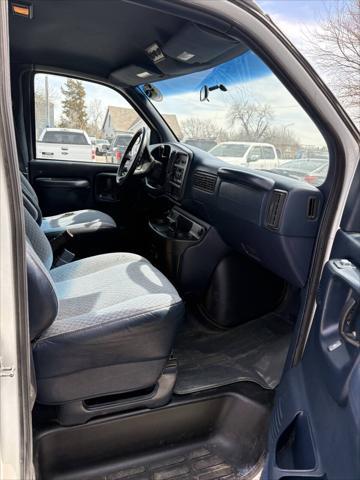 used 2000 GMC Savana 3500 car, priced at $2,998