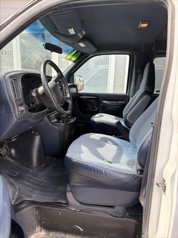 used 2000 GMC Savana 3500 car, priced at $2,998