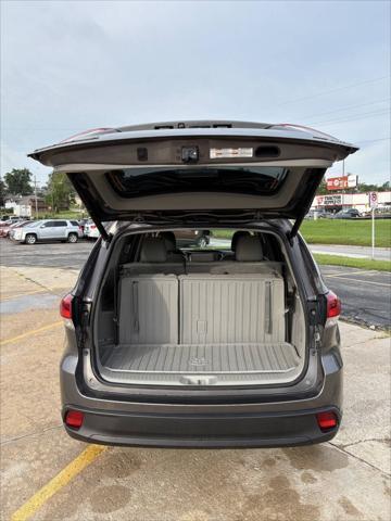 used 2019 Toyota Highlander car, priced at $17,996