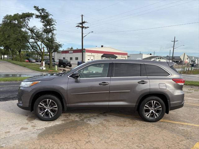 used 2019 Toyota Highlander car, priced at $17,996