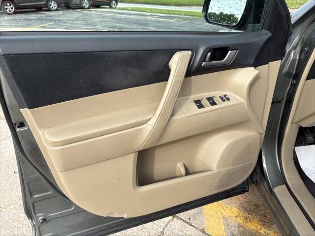 used 2013 Toyota Highlander car, priced at $10,674