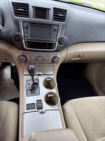 used 2013 Toyota Highlander car, priced at $10,674