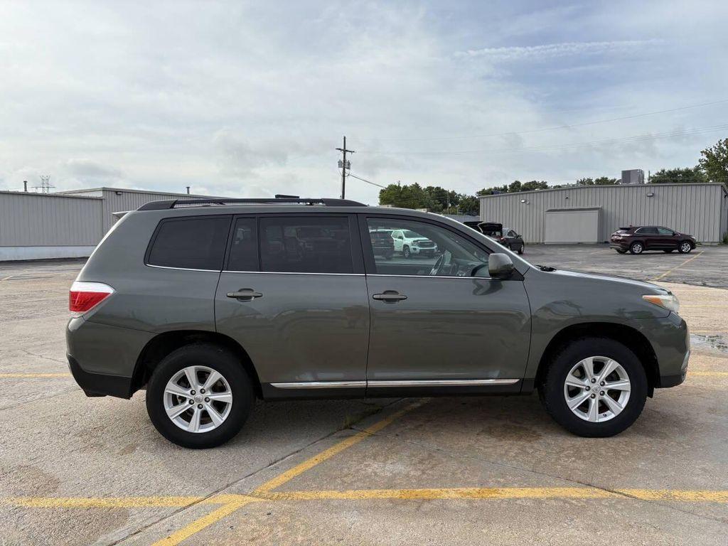 used 2013 Toyota Highlander car, priced at $9,999