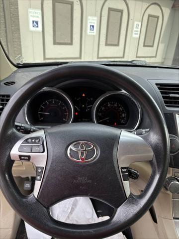 used 2013 Toyota Highlander car, priced at $10,674