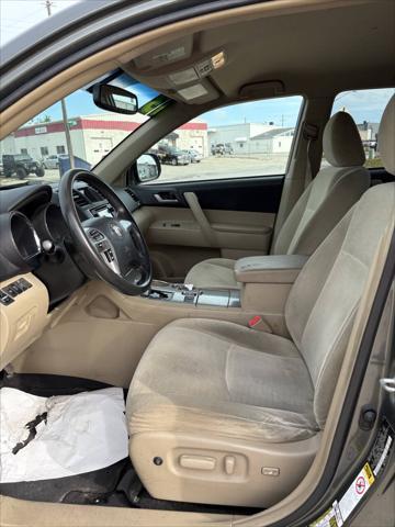 used 2013 Toyota Highlander car, priced at $10,674