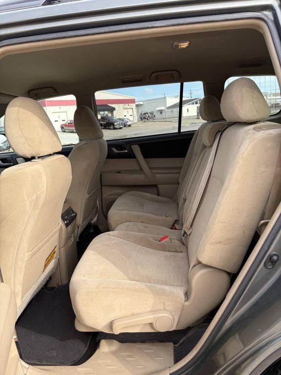 used 2013 Toyota Highlander car, priced at $9,999