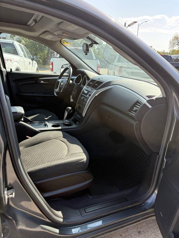 used 2011 Chevrolet Traverse car, priced at $4,999