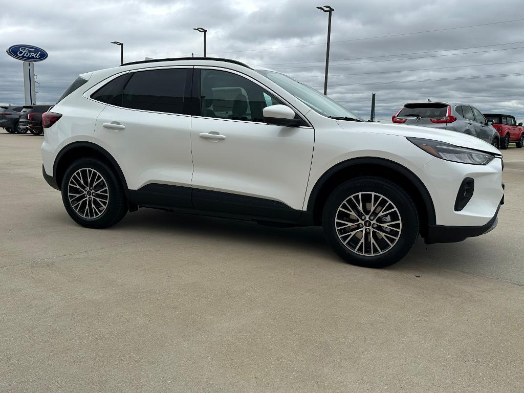 new 2025 Ford Escape car, priced at $34,290